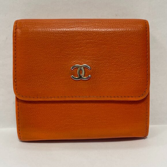 CHANEL Coco Mark Vintage Series 7 Orange Leather Compact Wallet - Preowned - Picture 1 of 16